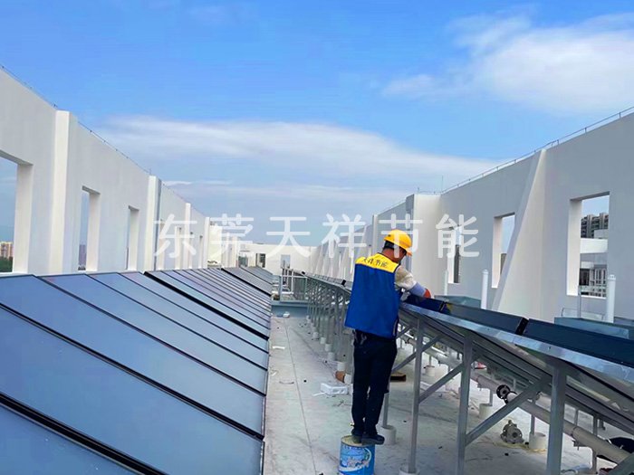 工廠宿舍太陽能熱水工程安裝